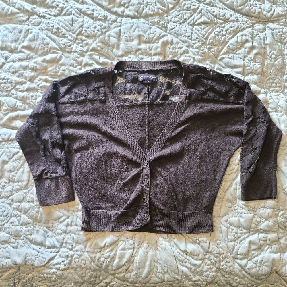 American Eagle Outfitters lacy 3/4 sleeved shrug
